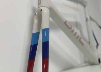 peinture custom bmw sur forche bmc